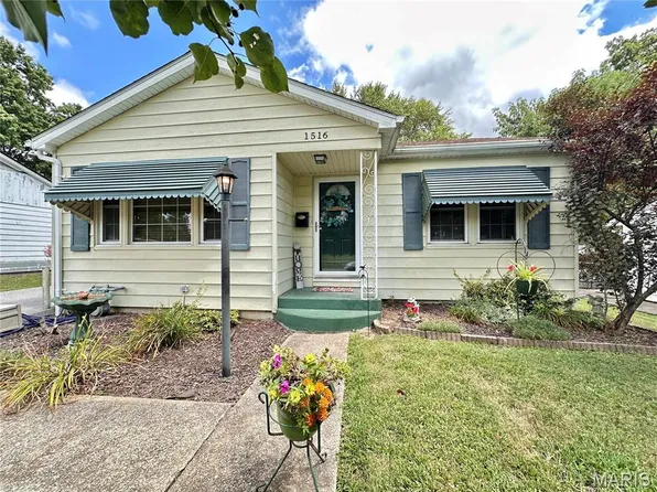 1516 N 15th St, Swansea, IL 62226