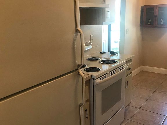 4th image of 4705 Meade Ln #4705