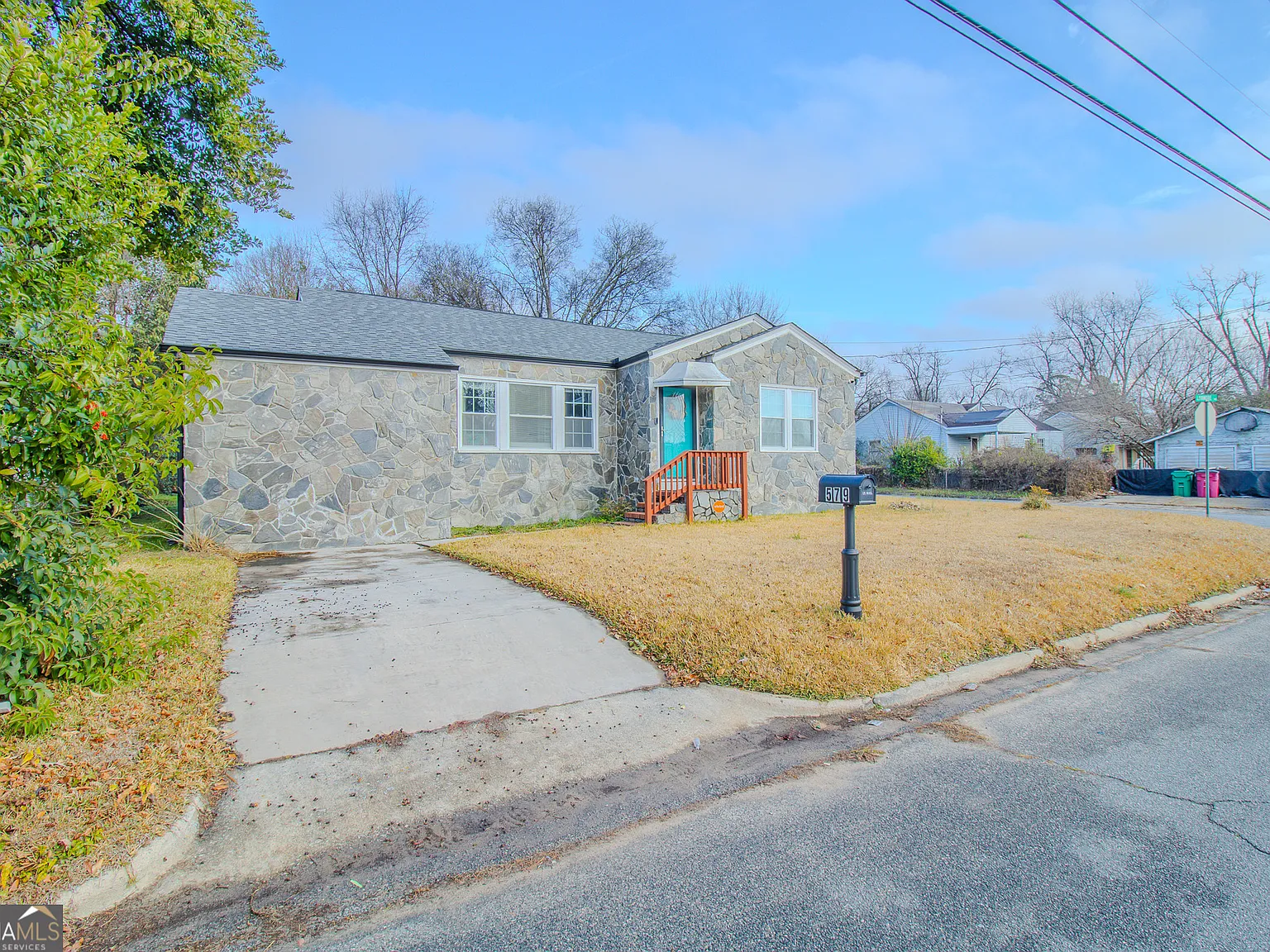 3 bed, 2.0 bath, 1520 sqft, $1,600 — Photo 2
