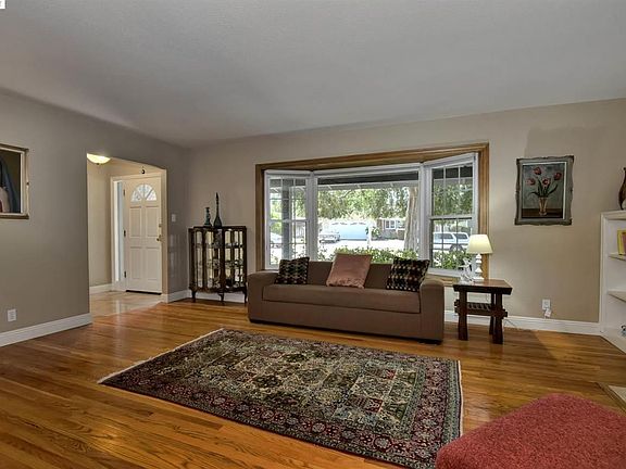 5th image of 931 Kensington Dr