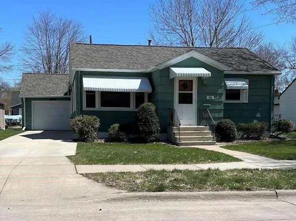 828 Range St, North Mankato, MN 56003