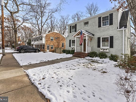 3rd image of 3311 Carolina Pl