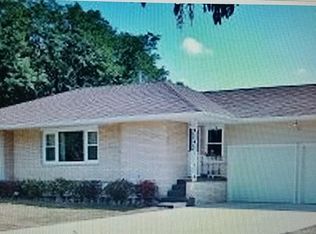 525 Gifford Ave, Farnhamville, IA 50538