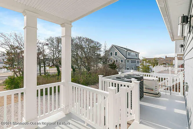 916 Ocean Ave #WEEKLY PRICE — Photo 19
