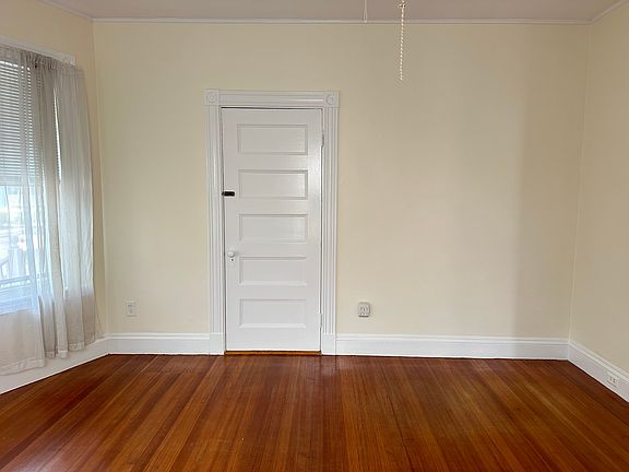 5th image of 92 N Central Ave #1