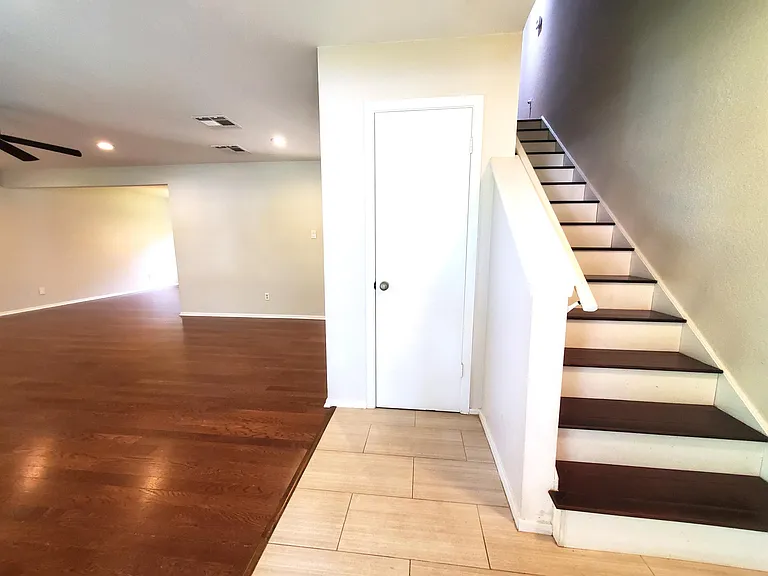 Foyer/Closet & Stairs to 2nd Floor