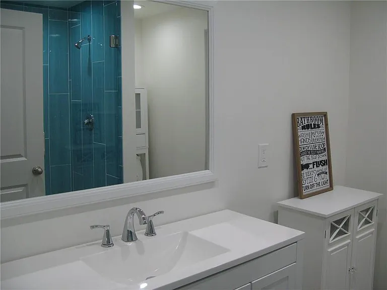 3700 Bay St — Photo 22