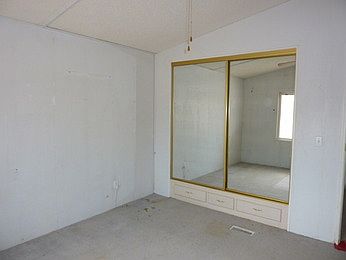 2nd image of 915 W Nickel Ave
