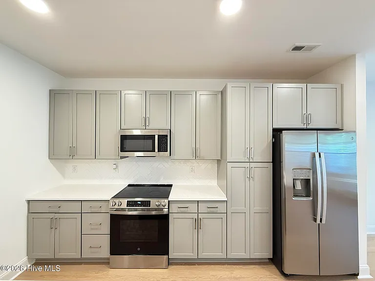 355 James St — Photo 12