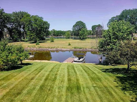 4th image of 364 N Pier Dr