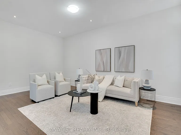 61 Ross Vennare Cres — Photo 6