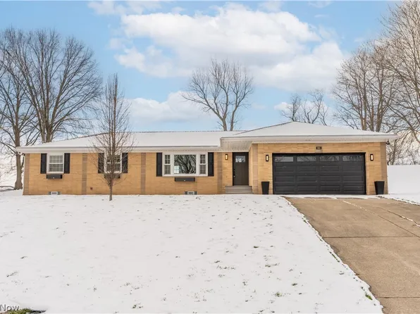 960 Impala Dr, Akron, OH 44319