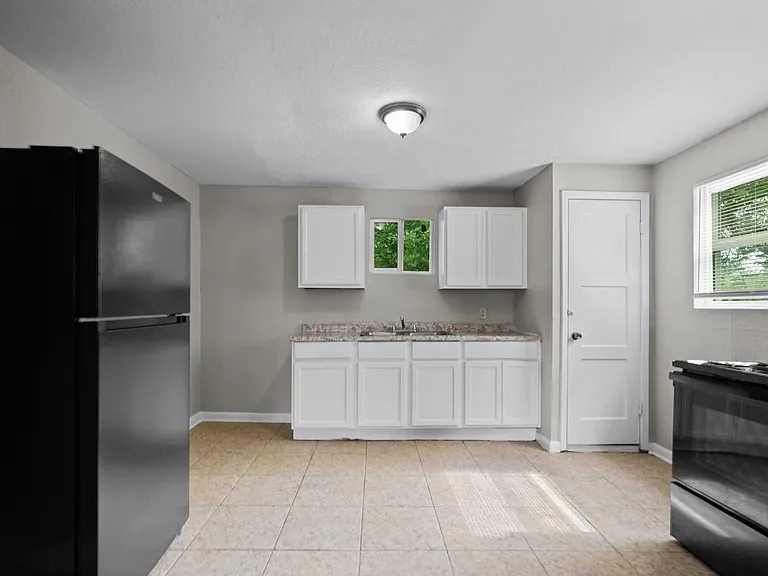 2328 Boss St — Photo 14