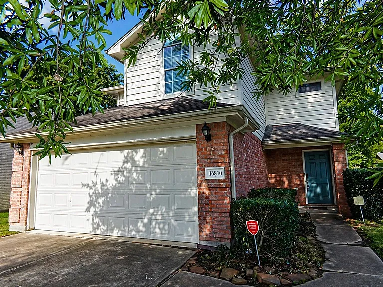 16810 Deck Ct — Photo 2