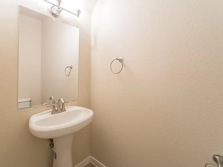 139 S Rocky Point Cir — Photo 35