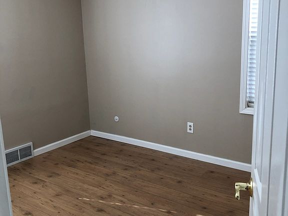 4th image of 46160 Frederick St
