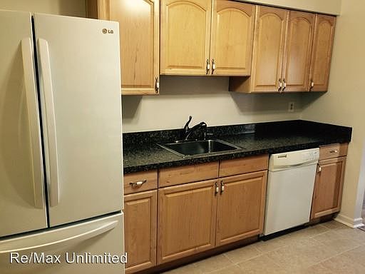 2nd image of 2 Bayleaf Dr