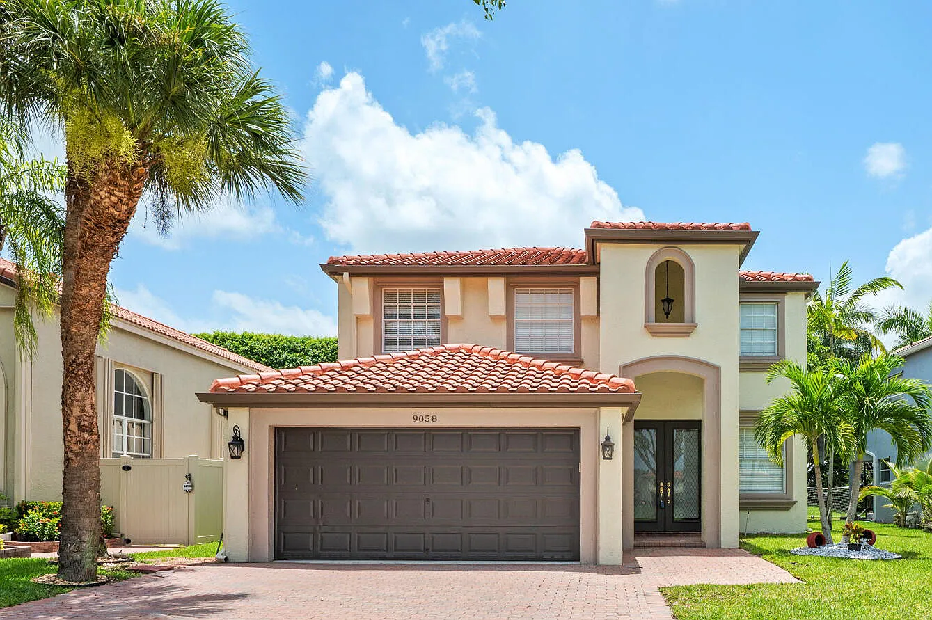 4 bed, 2.5 bath, 2661 sqft, $4,350 — Photo 1