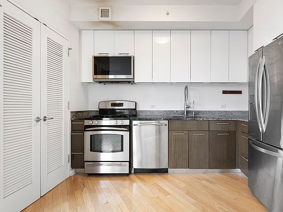 3rd image of 230 Ashland Pl APT 12B