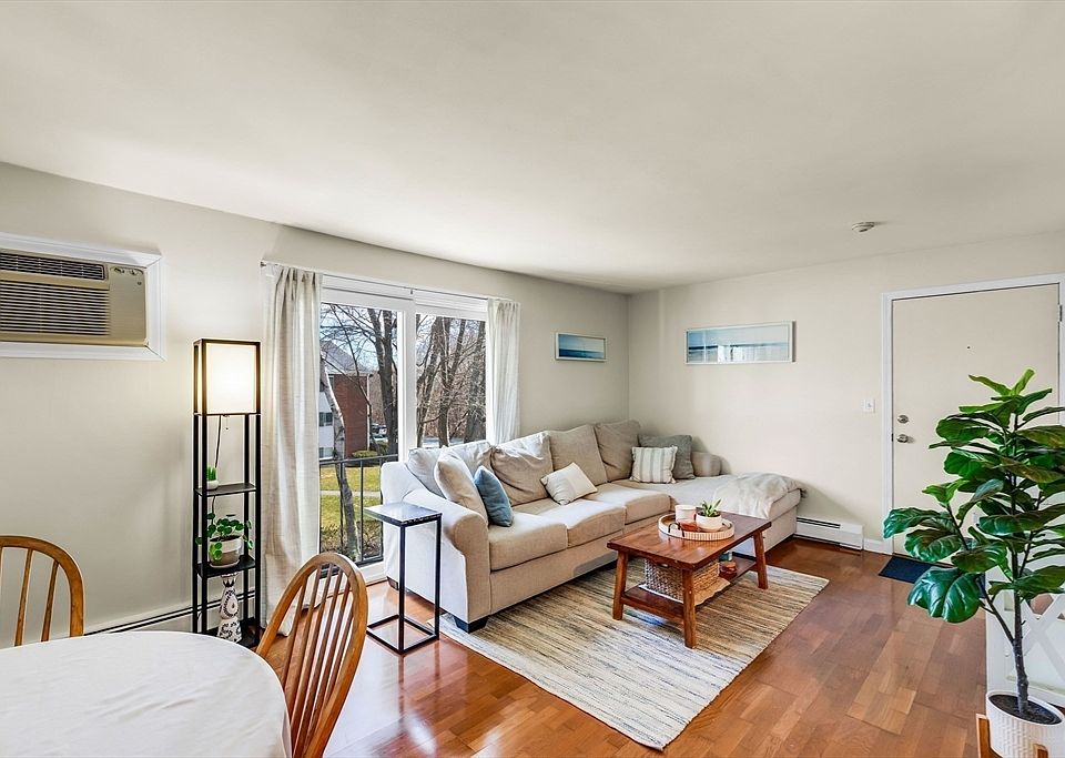 1st image of 4 Birchwood Point #304