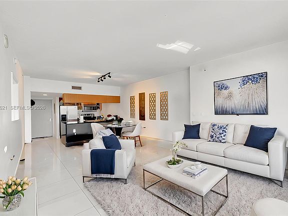 4th image of 1750 N Bayshore Dr #2510