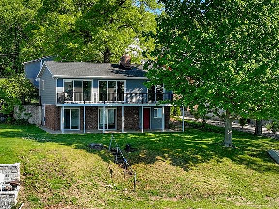 3rd image of 1304 N Eagle Lake Dr