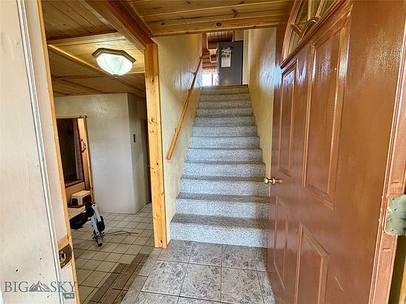 5th image of 448 Red Fox Rd