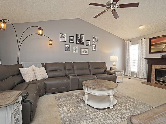 4th image of 4383 Goldendawn Way