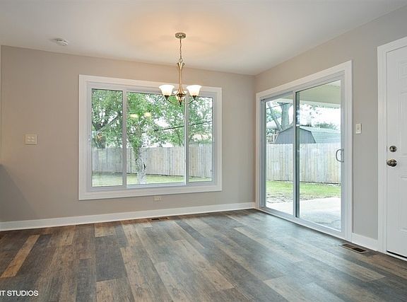 4th image of 1075 Cobble Hill Ct