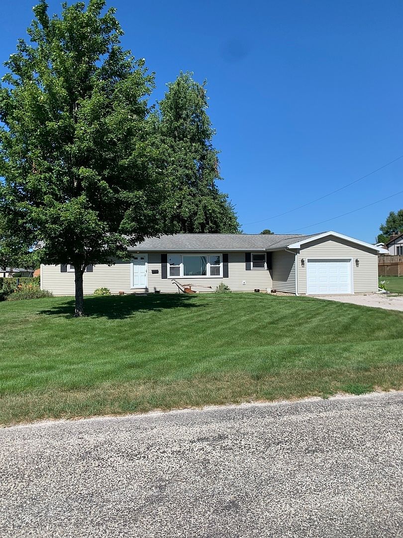 910 Sheridan St, Chenoa, IL 61726 Zillow