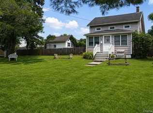 63 Smith St, Sayville, NY 11782