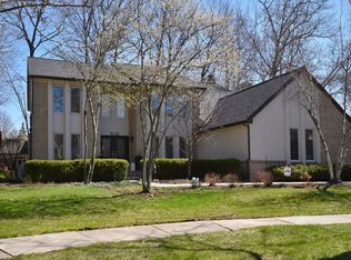 1538 Heatherwood Dr, Troy, MI 48098