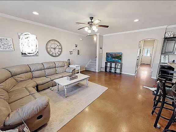 2nd image of 135 Kimber Ln