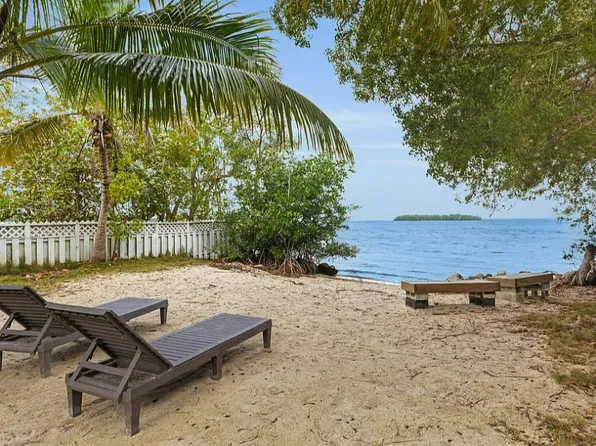 30 Pirates Dr, Key Largo, FL 33037