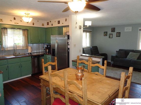 5th image of 821 A St