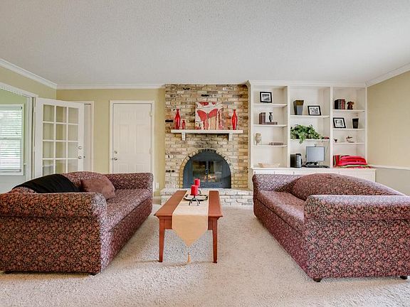 3rd image of 2151 Kenwood Dr E