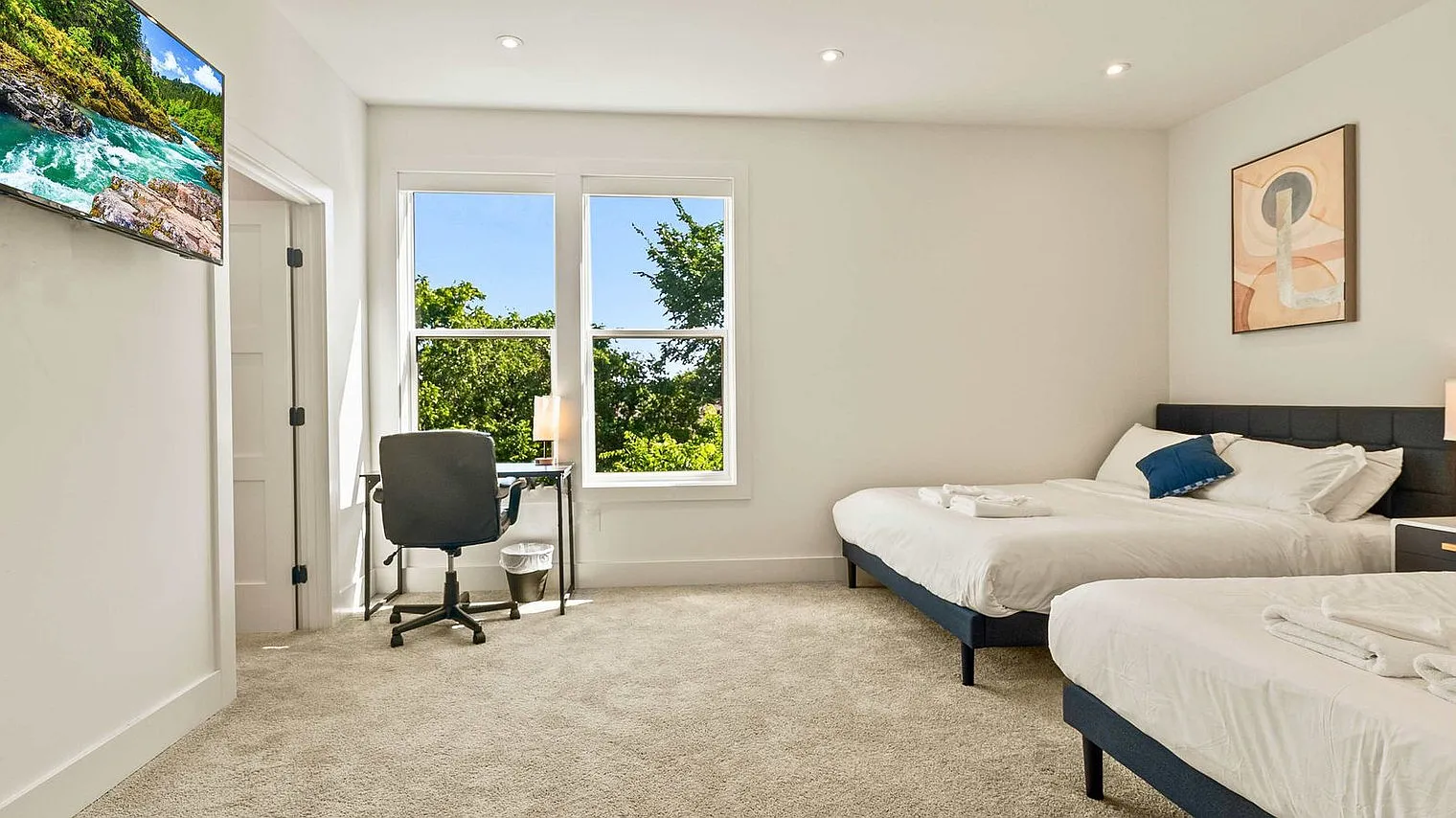 3 bed, 2.0 bath, $5,009 — Photo 4