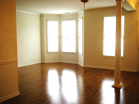 Entrance, LR - Hardwood Flr 