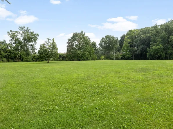 8 N Cheviot Dr, Bartlett, IL 60103