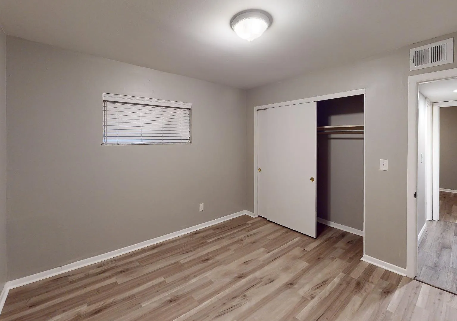 2 bed, 1038 sqft, $1,800 — Photo 2