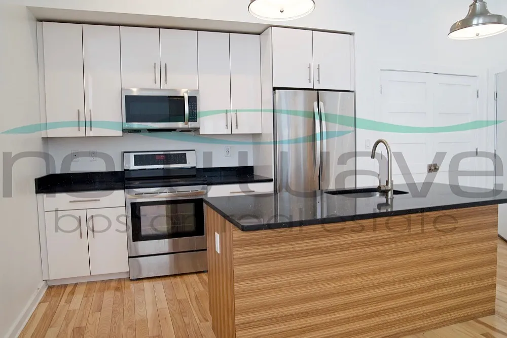 2 bed, 900 sqft, $4,500 — Photo 3