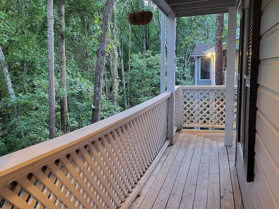 Walkway to unit