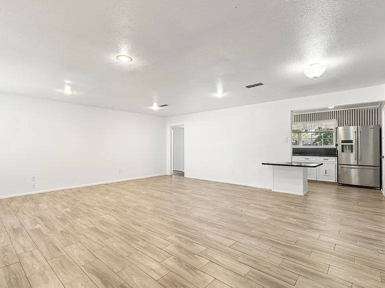 1418 E Crescent Dr — Photo 3