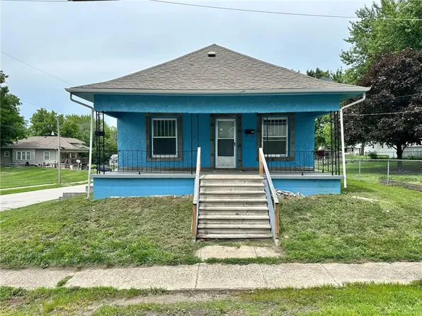 213 W 15th St, Trenton, MO 64683