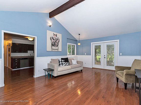 3rd image of 2634 Roseland Ave