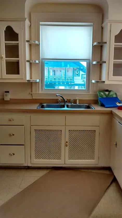 215 West Elm St - 5 — Photo 1