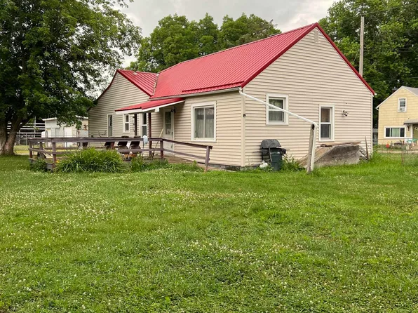 216 N 3rd St, Cuba, IL 61427