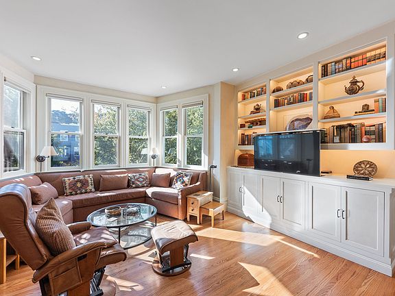 5th image of 857 Elizabeth St