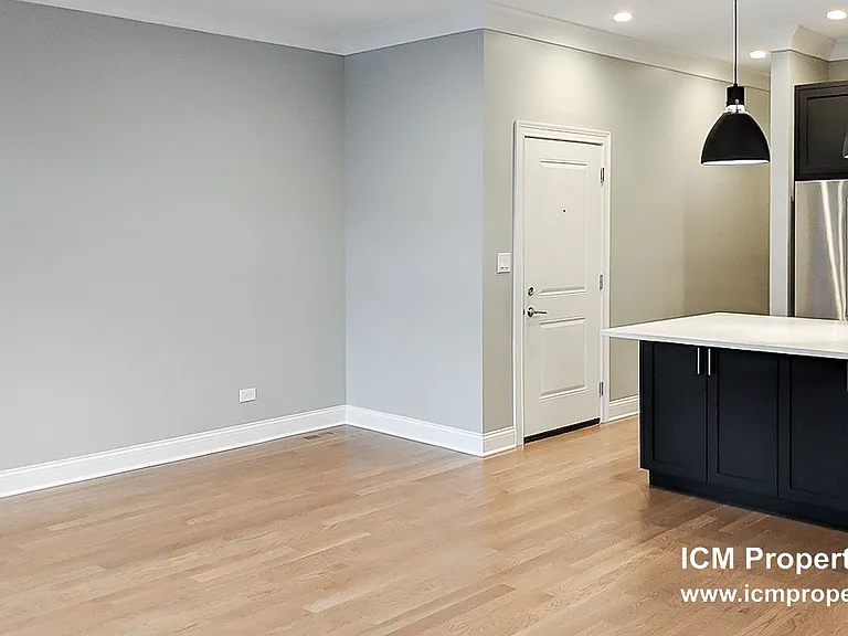 2312 N Southport Ave #2 — Photo 2