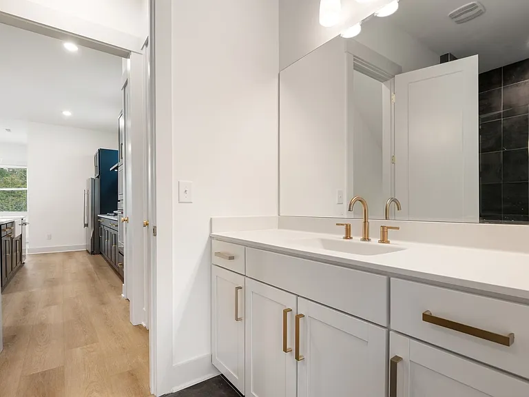 1008 Grant St — Photo 16